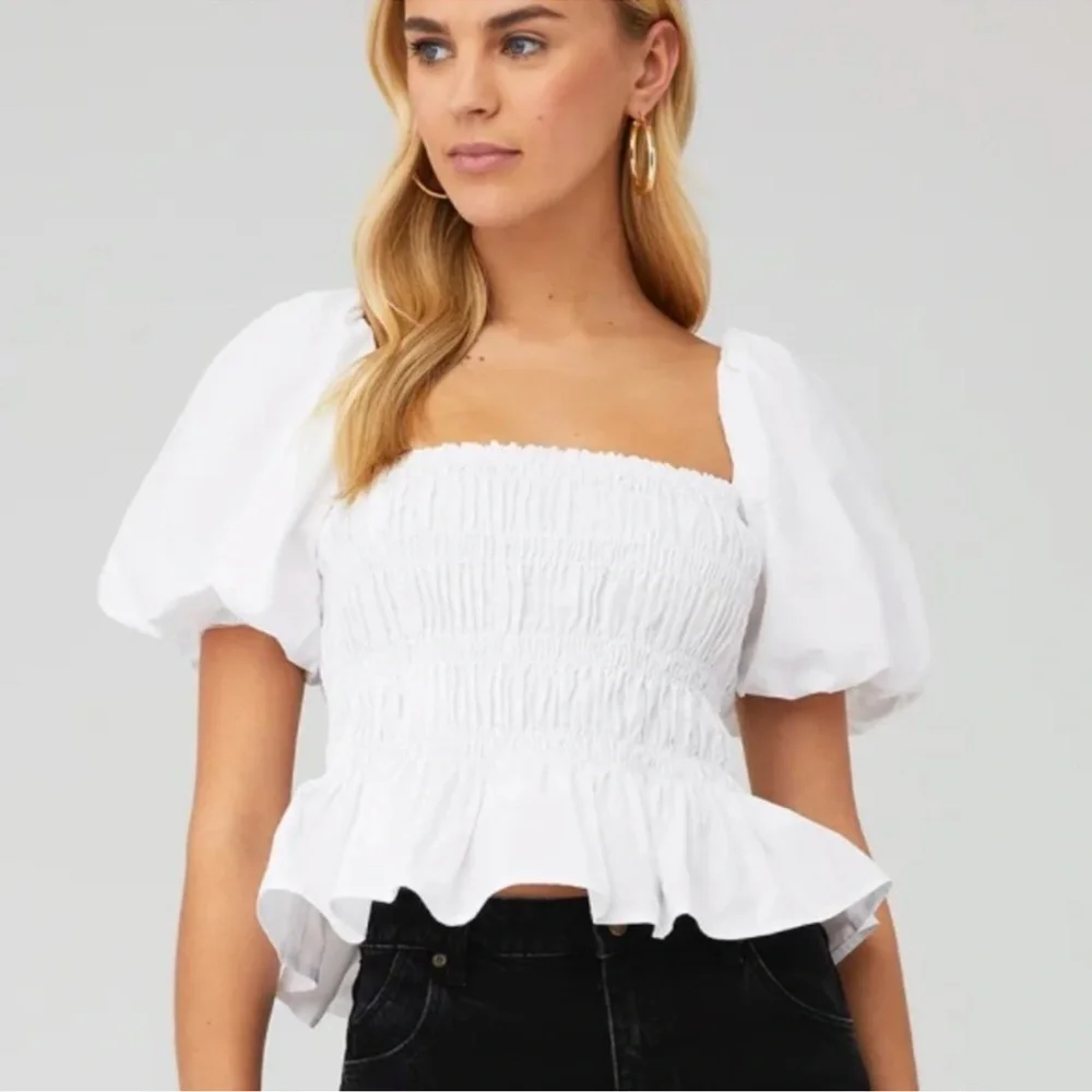 ASTR The Label Savina White Cotton Smocked Puff Sleeve Peplum Crop Top Medium